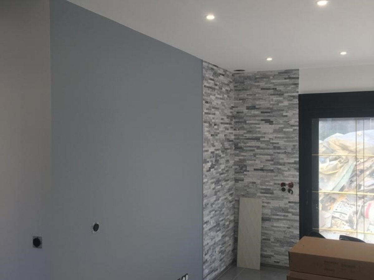 Mur pierre et peinture