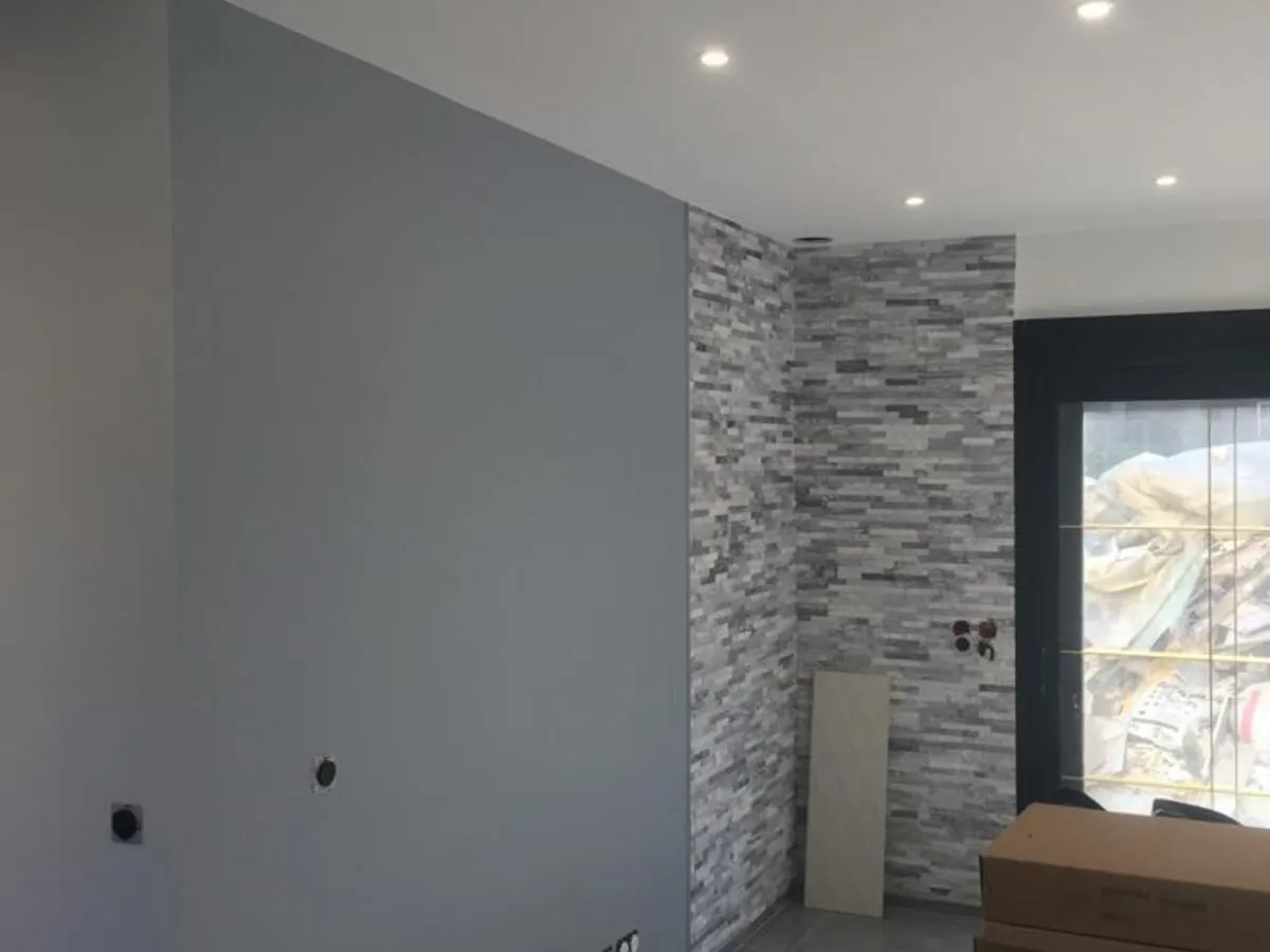 Mur pierre et peinture